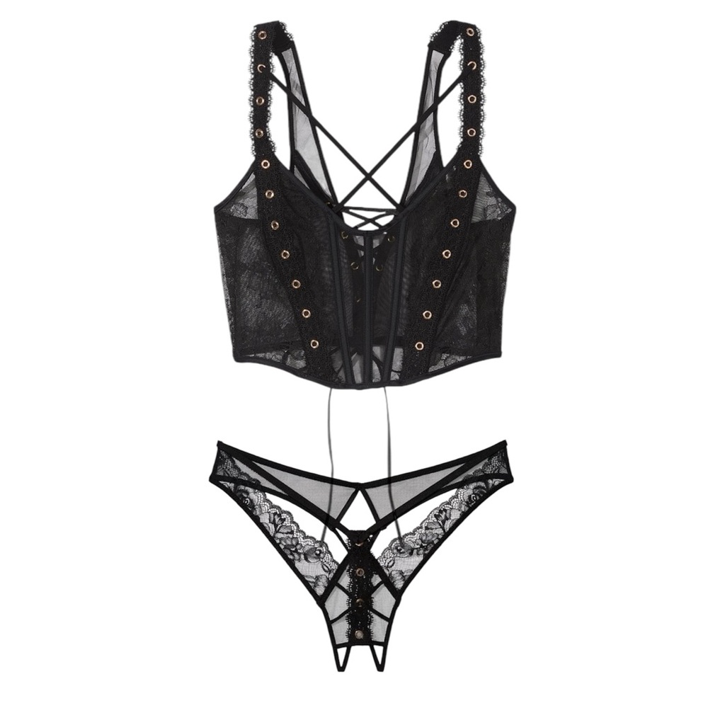 Victoria’s Secret VERY SEXY
Rose Lace & Grommet Strappy Set